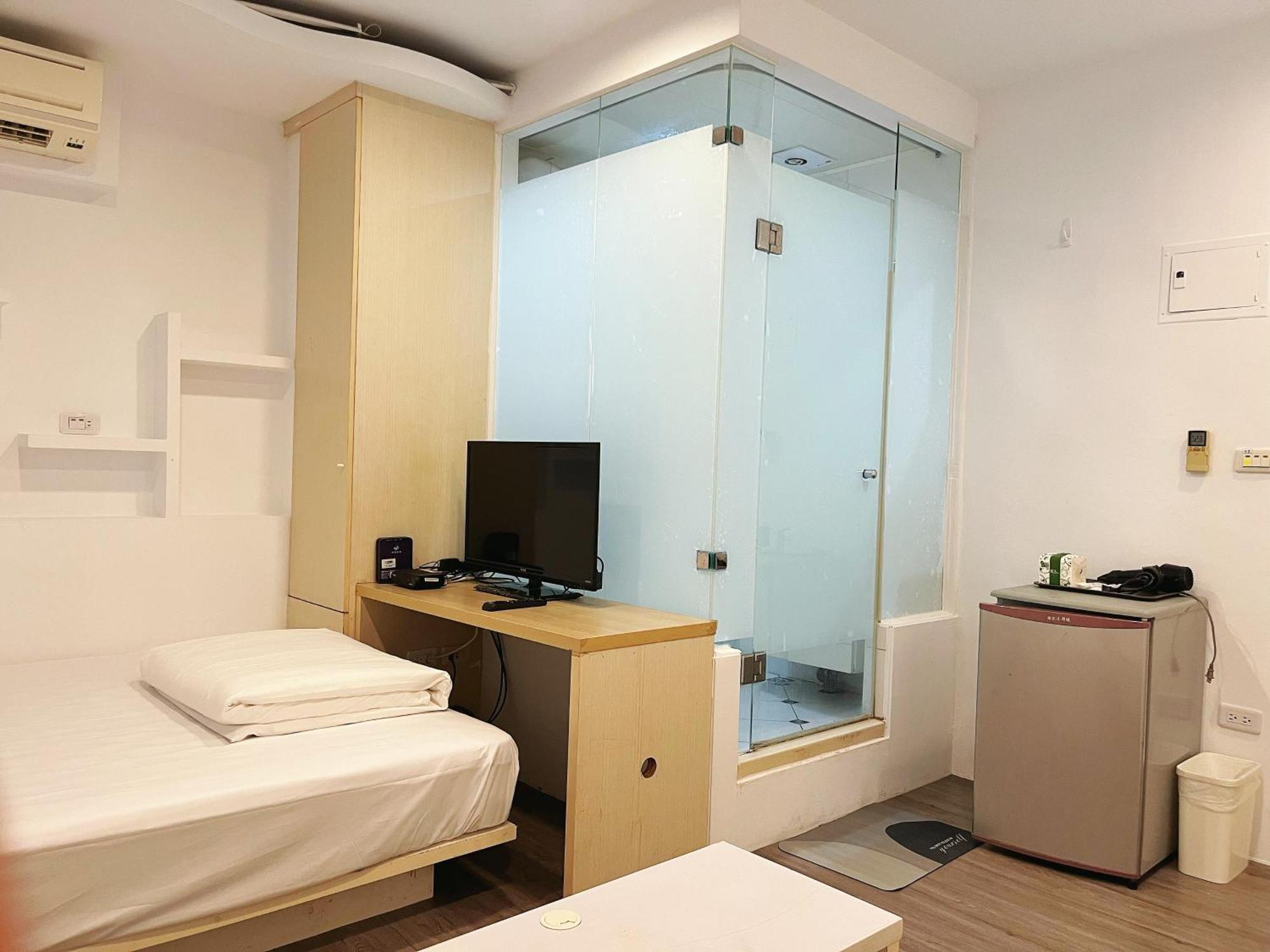 Fengjia 08 Home Taichung Exterior photo